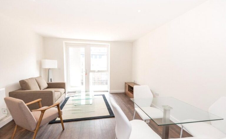 Carnarvon Court, Stanmore