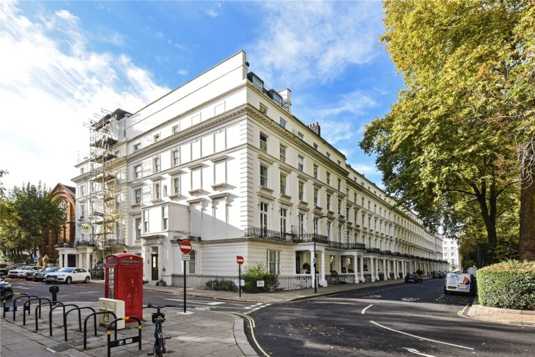 Princes Square, Bayswater