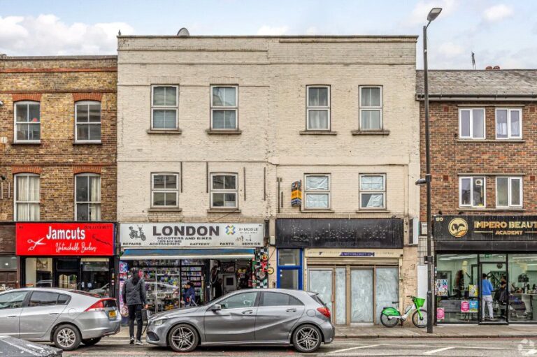 Seven Sisters Road, Highbury