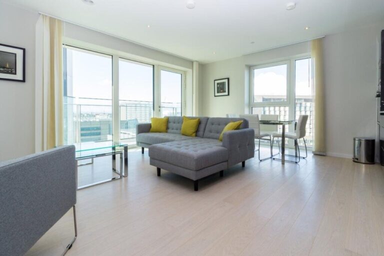 Cassia Point, Stratford